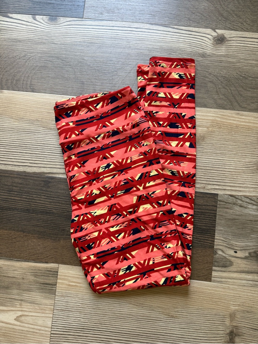 Lularoe Tall and Curvy Red Patterned Leggings Athleisure Cozy Statement Print